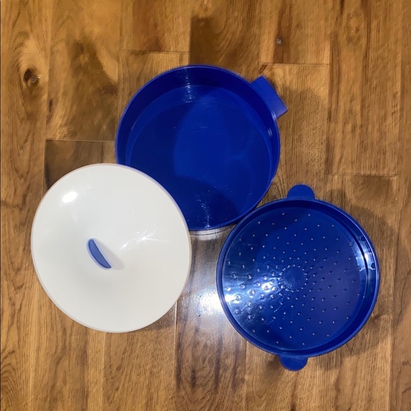 Tupperware blue and white microwave steamer- 3 piece set. - Picture 4 of 9